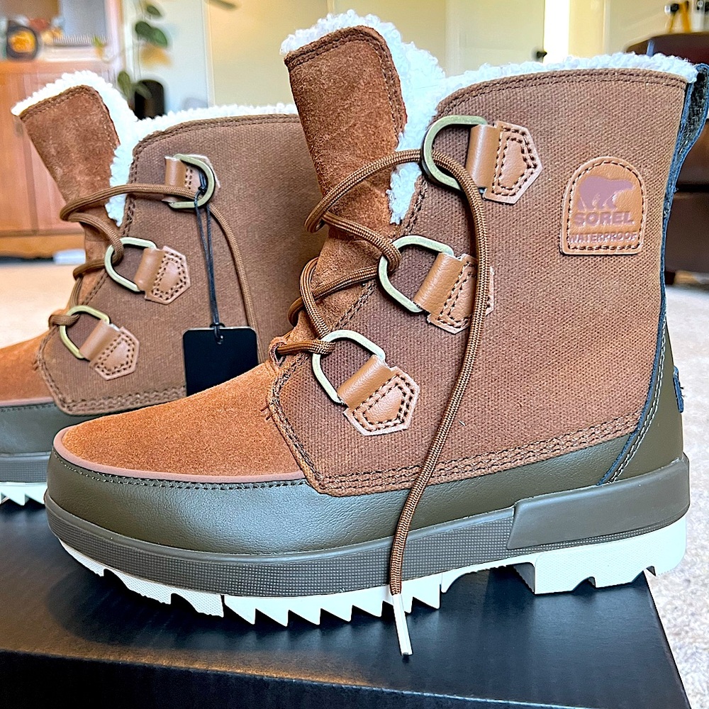 Sorel Tivoli IV Boot Size 8 in Tan, Green